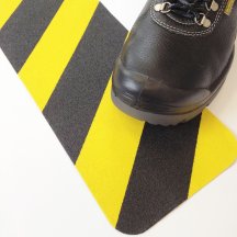 High Visibility Black / Yellow Anti-Slip Stair Treads 150mm x 610mm