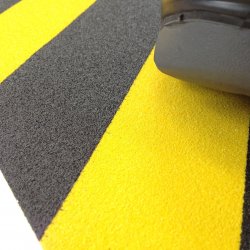 High Visibility Black / Yellow Anti-Slip Stair Treads 150mm x 610mm